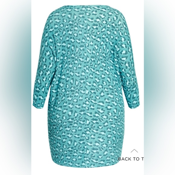 Avenue NWT hi-low top in green animal print, size 18/20 could easily fit 22/24. - Picture 6 of 9